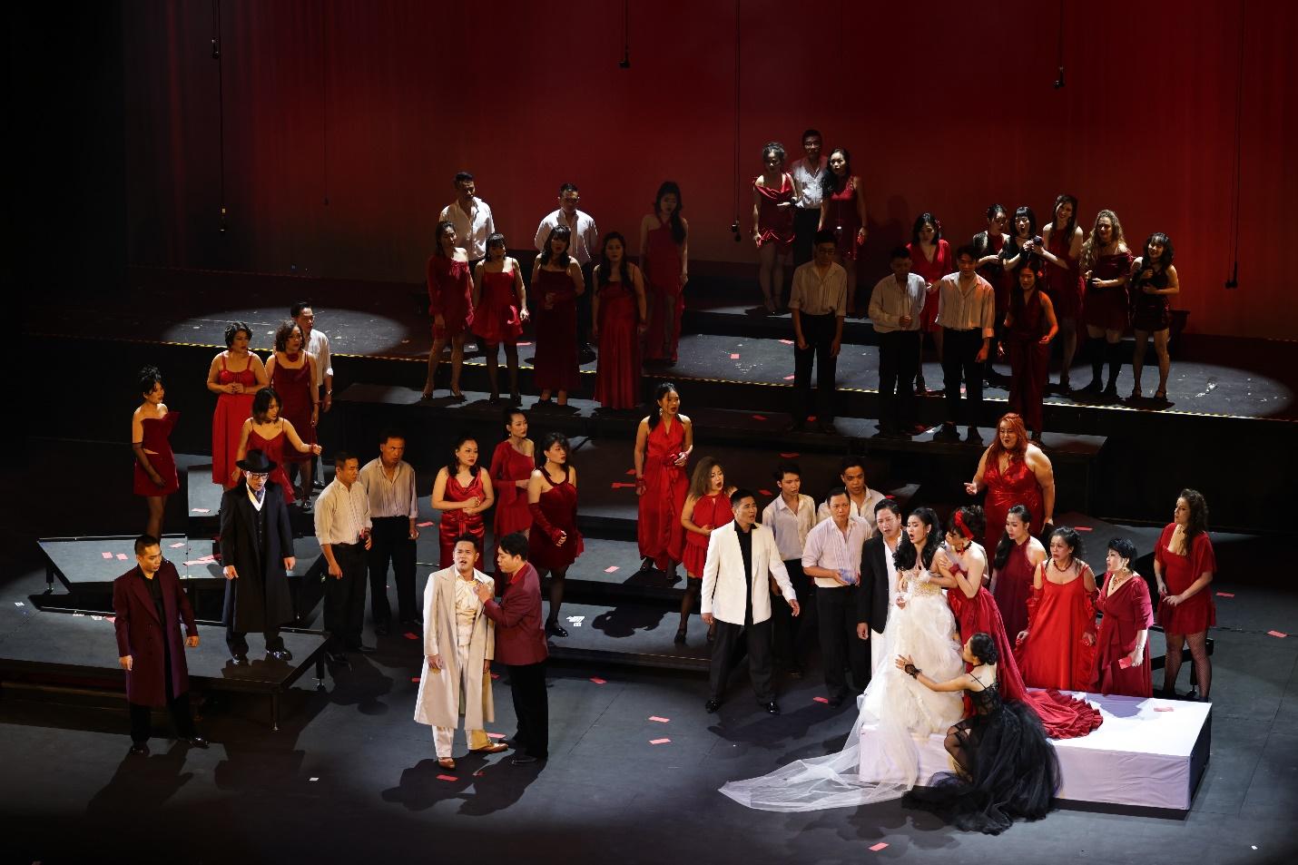 La Traviata - Kiệt tác opera Ý trở lại với khán giả Thủ đô- Ảnh 1. La Traviata - Kiệt tác opera Ý trở lại với khán giả Thủ đô- Ảnh 1.