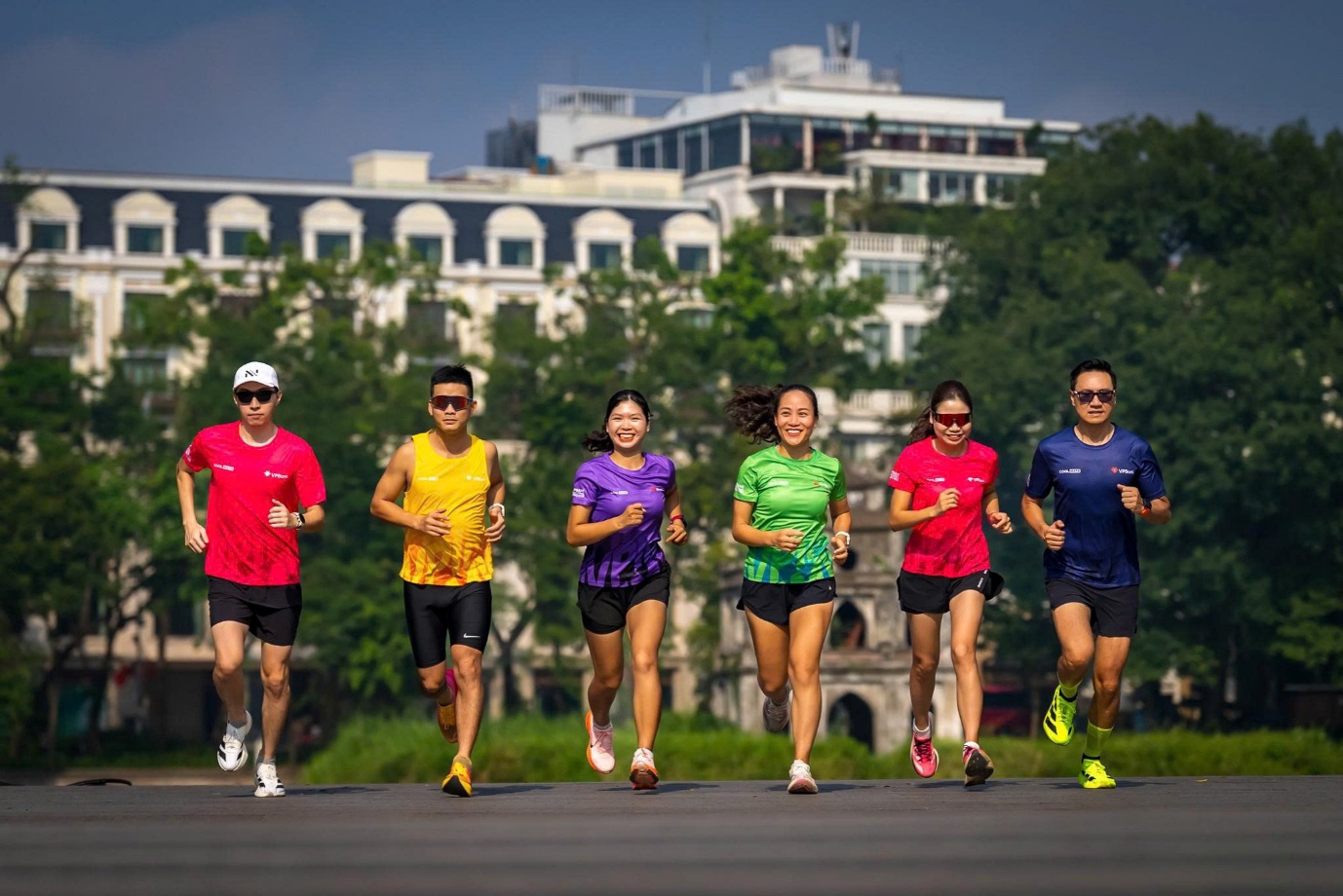 Hơn 11.000 vận động viên tham gia giải chạy biểu tượng của Hà Nội - VPBank Hanoi International Marathon 2025- Ảnh 1. Hơn 11.000 vận động viên tham gia giải chạy biểu tượng của Hà Nội - VPBank Hanoi International Marathon 2025- Ảnh 1.
