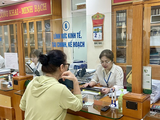 Hà Nội: Đề xuất chi thu nhập tăng thêm cho cán bộ, công chức, viên chức- Ảnh 1. Hà Nội: Đề xuất chi thu nhập tăng thêm cho cán bộ, công chức, viên chức- Ảnh 1.