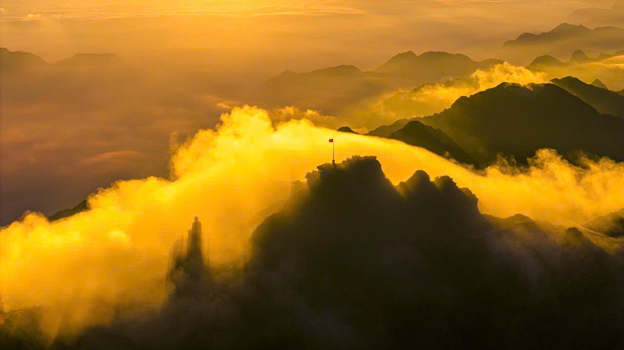 Lạc vào “miền cổ tích” trên đỉnh Fansipan mùa mây- Ảnh 3. C:\Users\haht02\Desktop\Fansipan mua may\fansipan2.jpg