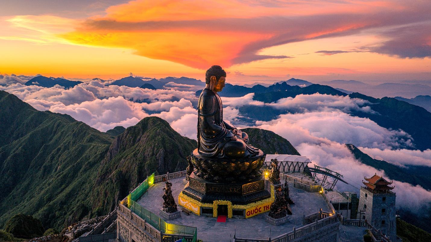 Lạc vào “miền cổ tích” trên đỉnh Fansipan mùa mây- Ảnh 4. C:\Users\haht02\Downloads\DJI_20251005180019_0010_D (2).JPEG