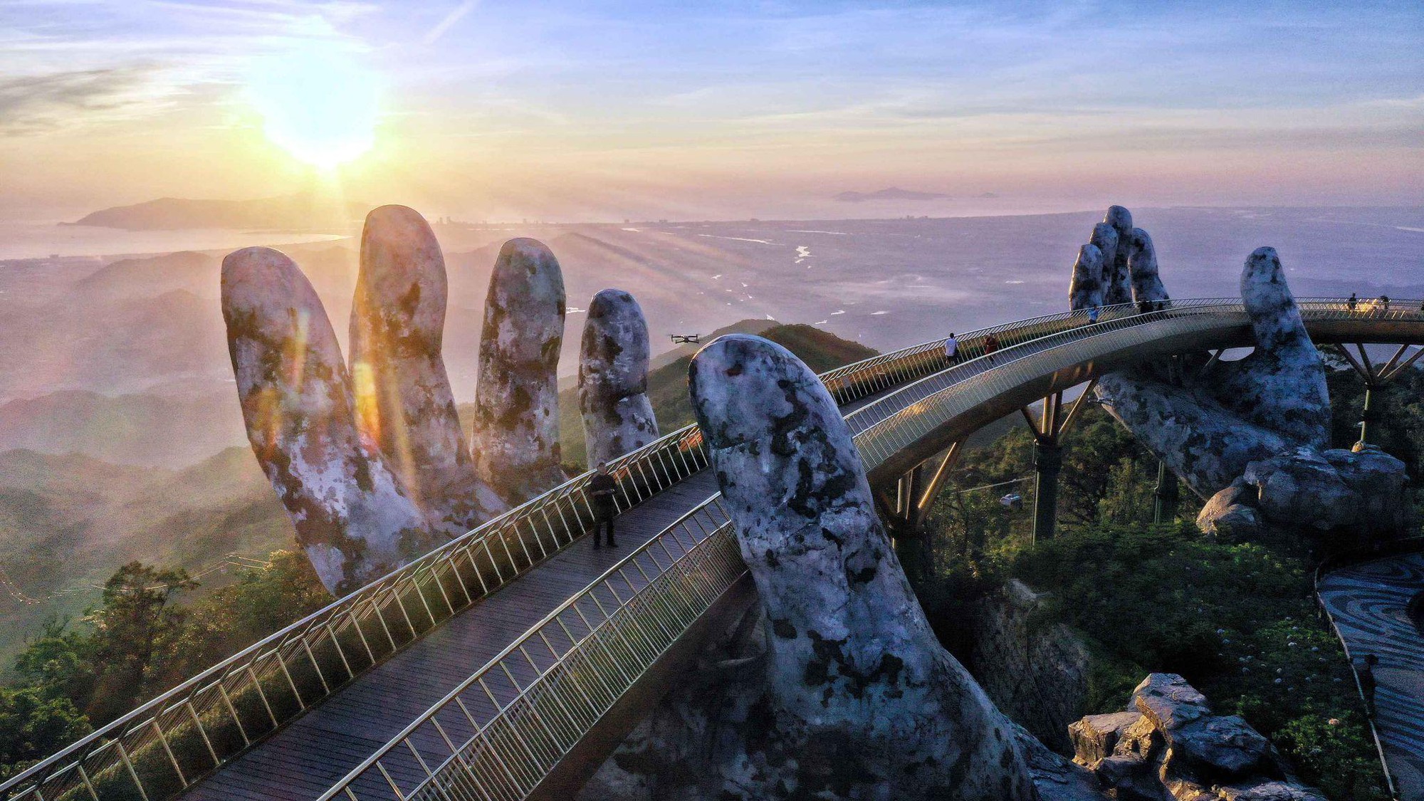 Điều gì khiến Bà Nà Hills chinh phục báo chí châu Âu?- Ảnh 3. Điều gì khiến Bà Nà Hills chinh phục báo chí châu Âu?- Ảnh 3.