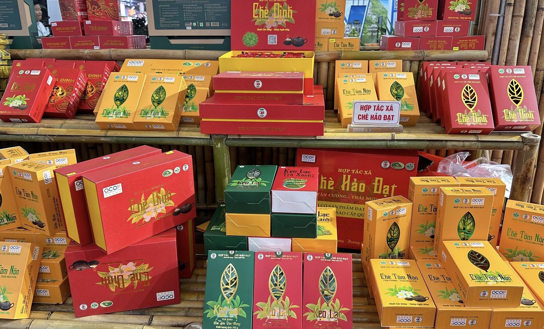 Thái Nguyên khẳng định bản sắc tại Hội chợ Mùa Thu 2025- Ảnh 3. Thái Nguyên khẳng định bản sắc tại Hội chợ Mùa Thu 2025- Ảnh 3.