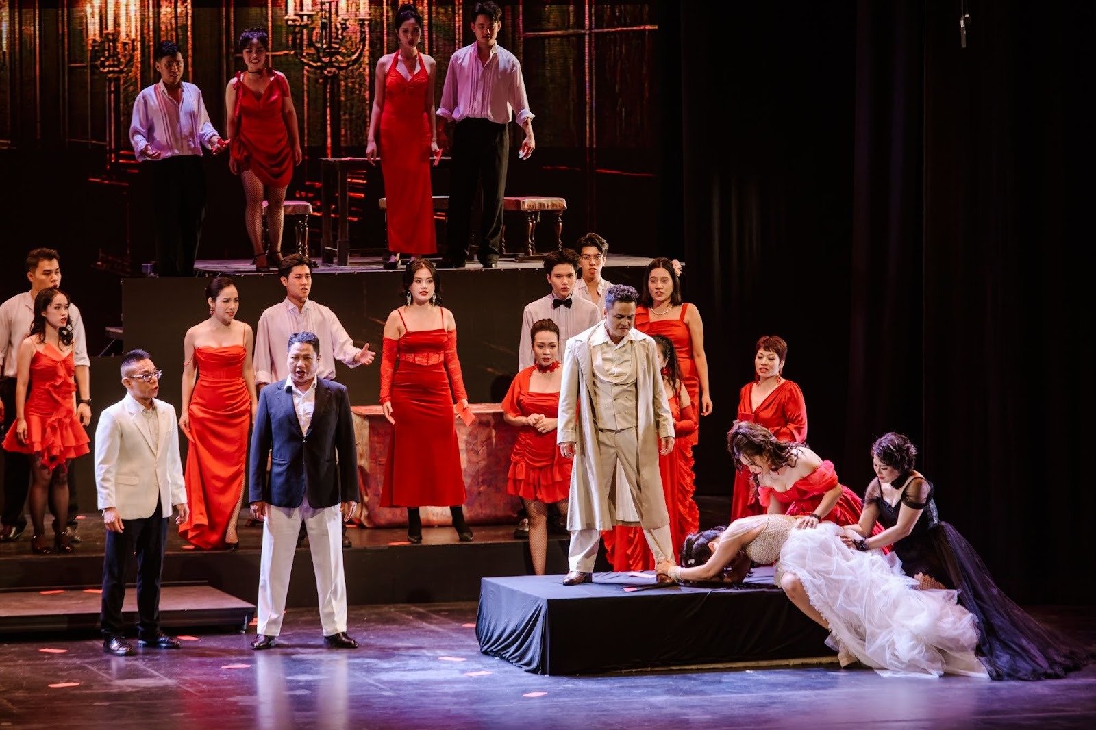 Khán giả Thủ đô “hòa mình” vào dòng chảy cảm xúc mãnh liệt của La Traviata- Ảnh 7. Khán giả Thủ đô “hòa mình” vào dòng chảy cảm xúc mãnh liệt của La Traviata- Ảnh 7.