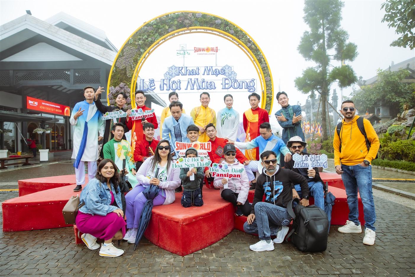 Du khách Tây thích thú săn mây, check in hoa Sen đá trên đỉnh Fansipan- Ảnh 1. C:\Users\haht02\Desktop\LH Hoa sen da_rz\_IEU9853.jpg