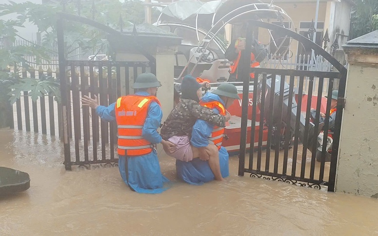 Tổng Bí thư Tô Lâm gửi Thư thăm hỏi, động viên đồng bào, cán bộ, chiến sỹ đang ứng phó, khắc phục hậu quả thiên tai- Ảnh 10. Tổng Bí thư Tô Lâm gửi Thư thăm hỏi, động viên đồng bào, cán bộ, chiến sỹ đang ứng phó, khắc phục hậu quả thiên tai- Ảnh 10.