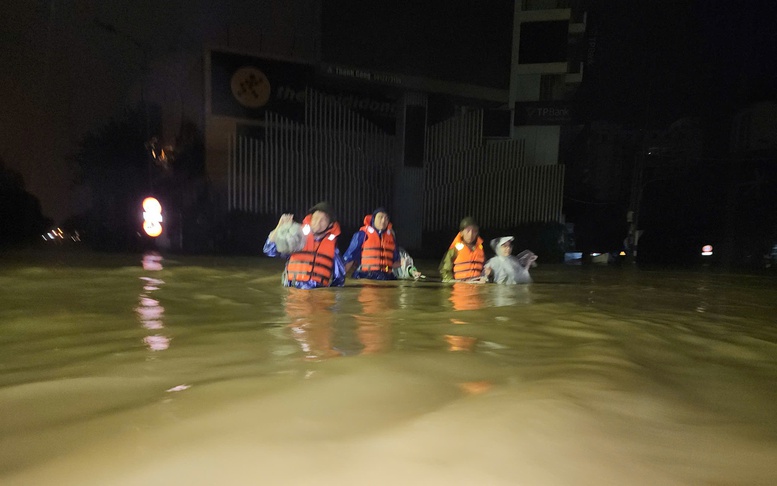 Tổng Bí thư Tô Lâm gửi Thư thăm hỏi, động viên đồng bào, cán bộ, chiến sỹ đang ứng phó, khắc phục hậu quả thiên tai- Ảnh 9. Tổng Bí thư Tô Lâm gửi Thư thăm hỏi, động viên đồng bào, cán bộ, chiến sỹ đang ứng phó, khắc phục hậu quả thiên tai- Ảnh 9.