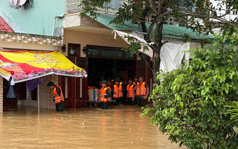 Tổng Bí thư Tô Lâm gửi Thư thăm hỏi, động viên đồng bào, cán bộ, chiến sỹ đang ứng phó, khắc phục hậu quả thiên tai- Ảnh 8. Tổng Bí thư Tô Lâm gửi Thư thăm hỏi, động viên đồng bào, cán bộ, chiến sỹ đang ứng phó, khắc phục hậu quả thiên tai- Ảnh 8.