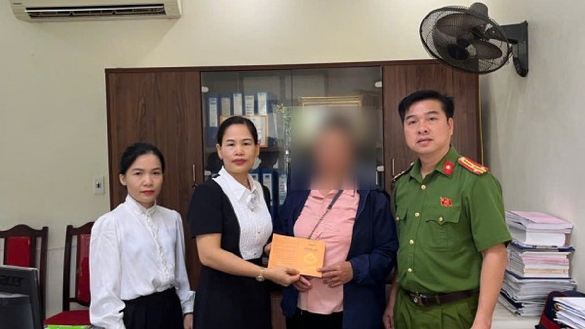 Nghe tin người yêu làm nghề "phi công" bị bắt ở sân bay, người phụ nữ tức tốc đi chuyển tiền- Ảnh 1.