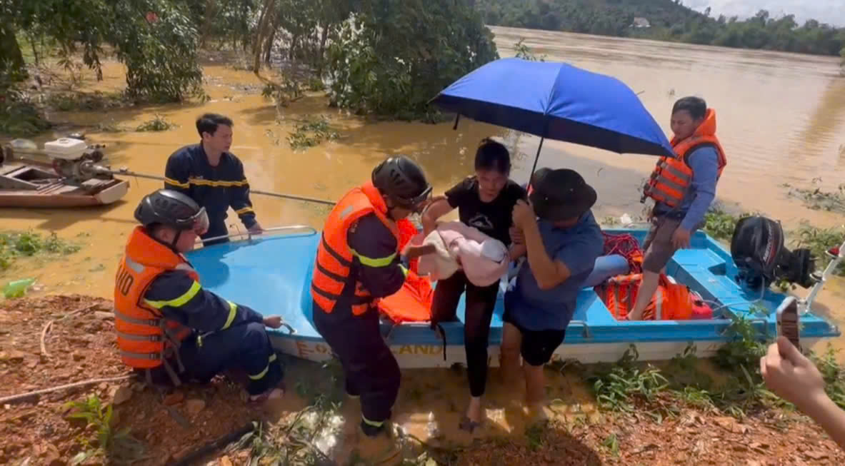 Sau bão, Nghệ An lại oằn mình chống chịu cơn “đại hồng thuỷ”- Ảnh 7.
