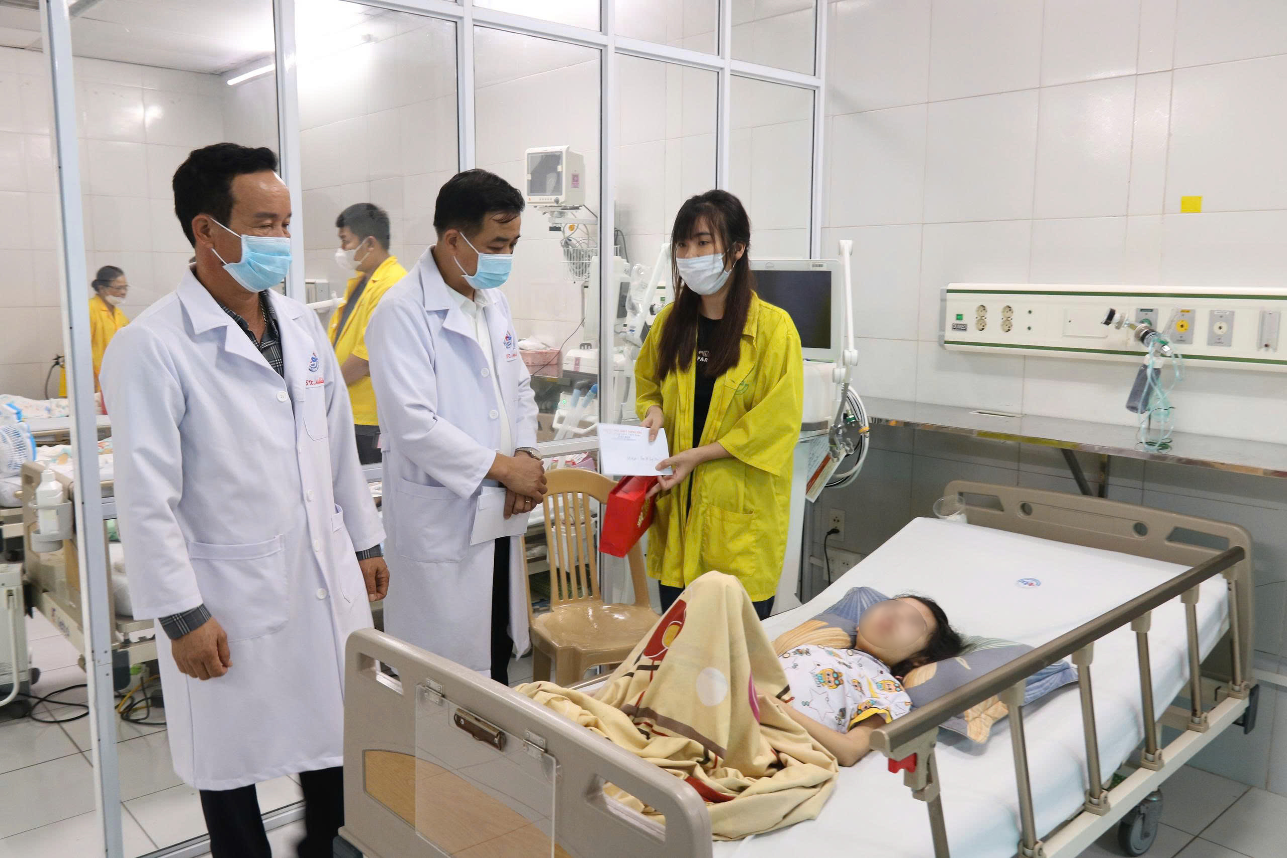 Hưng Yên: Trao quà Tết Trung thu cho bệnh nhi tại Bệnh viện Nhi Thái Bình- Ảnh 3.