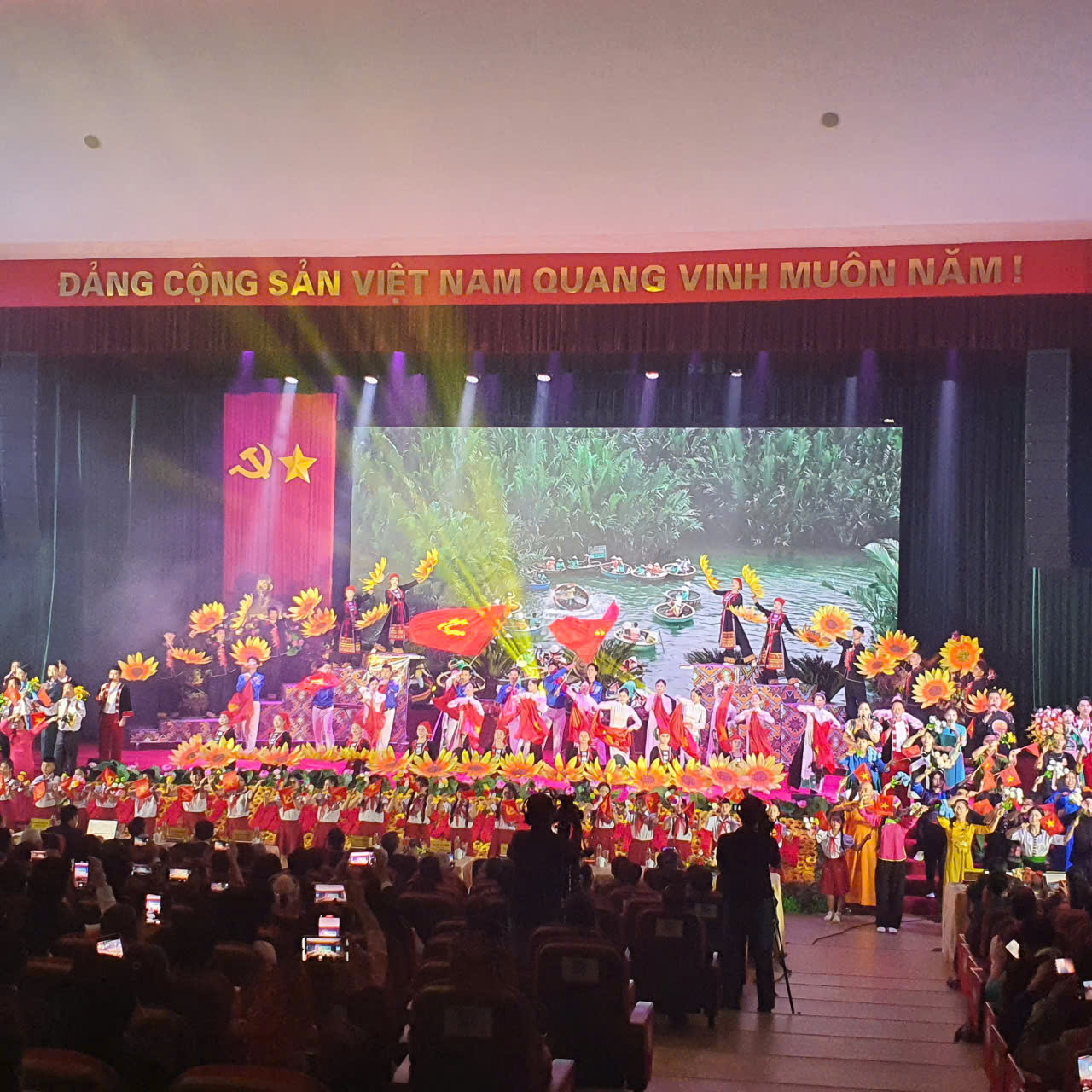 MTTQ Việt Nam tỉnh Lào Cai: Không ngừng phát huy sức mạnh đoàn kết toàn dân- Ảnh 5. MTTQ Việt Nam tỉnh Lào Cai: Không ngừng phát huy sức mạnh đoàn kết toàn dân- Ảnh 5.