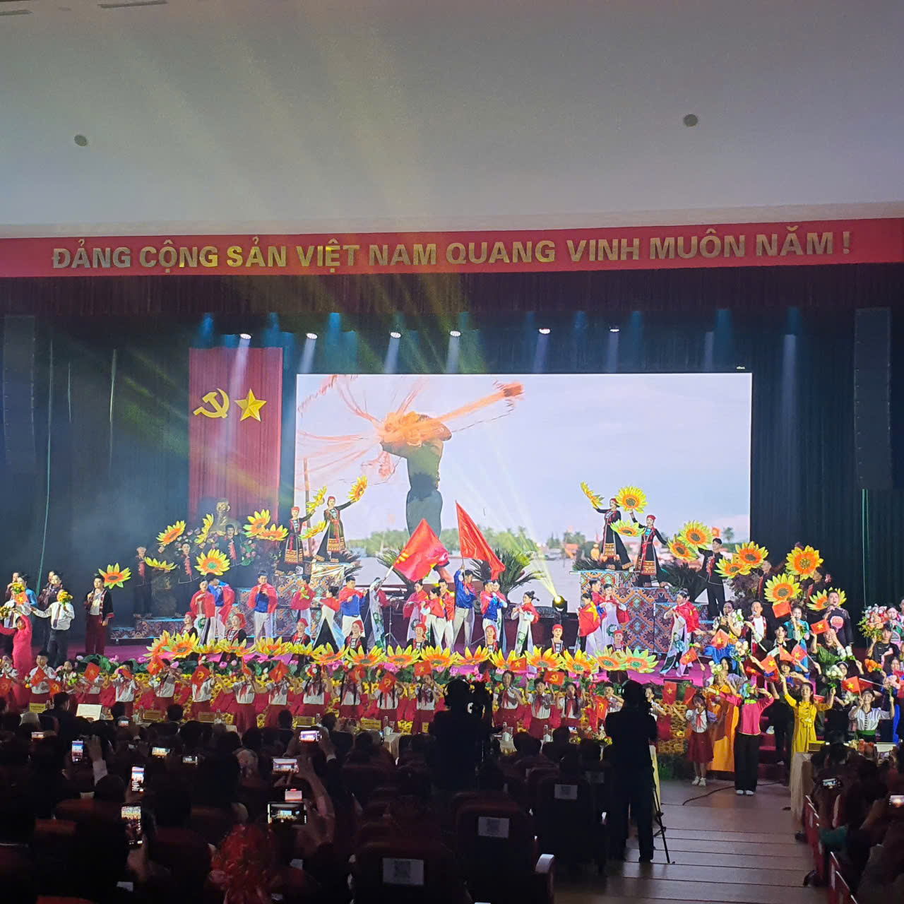 MTTQ Việt Nam tỉnh Lào Cai: Không ngừng phát huy sức mạnh đoàn kết toàn dân- Ảnh 4. MTTQ Việt Nam tỉnh Lào Cai: Không ngừng phát huy sức mạnh đoàn kết toàn dân- Ảnh 4.