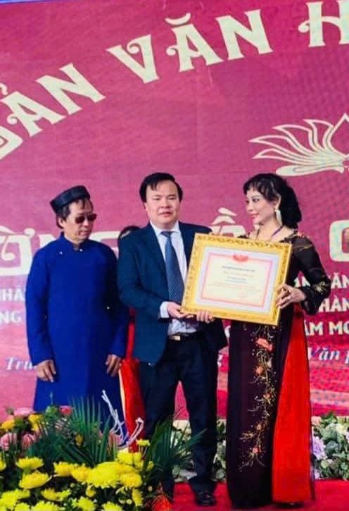 NNƯT Phạm Thị Hoài Anh - Nghệ nhân đa tài giữ gìn và phát huy nghệ thuật văn hoá dân tộc Việt Nam- Ảnh 5. NNƯT Phạm Thị Hoài Anh - Nghệ nhân đa tài giữ gìn và phát huy nghệ thuật văn hoá dân tộc Việt Nam- Ảnh 5.