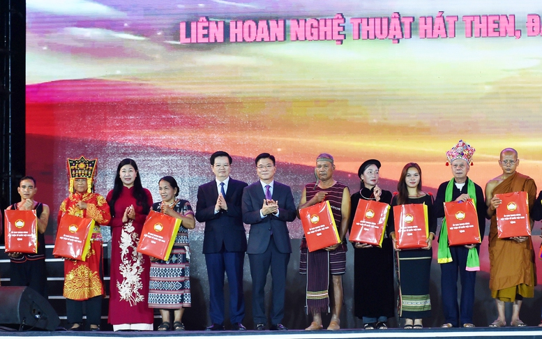 PHÁT HUY SỨC MẠNH ĐẠI ĐOÀN KẾT TOÀN DÂN TỘC ĐỂ PHÁT TRIỂN ĐẤT NƯỚC- Ảnh 7. PHÁT HUY SỨC MẠNH ĐẠI ĐOÀN KẾT TOÀN DÂN TỘC ĐỂ PHÁT TRIỂN ĐẤT NƯỚC- Ảnh 7.