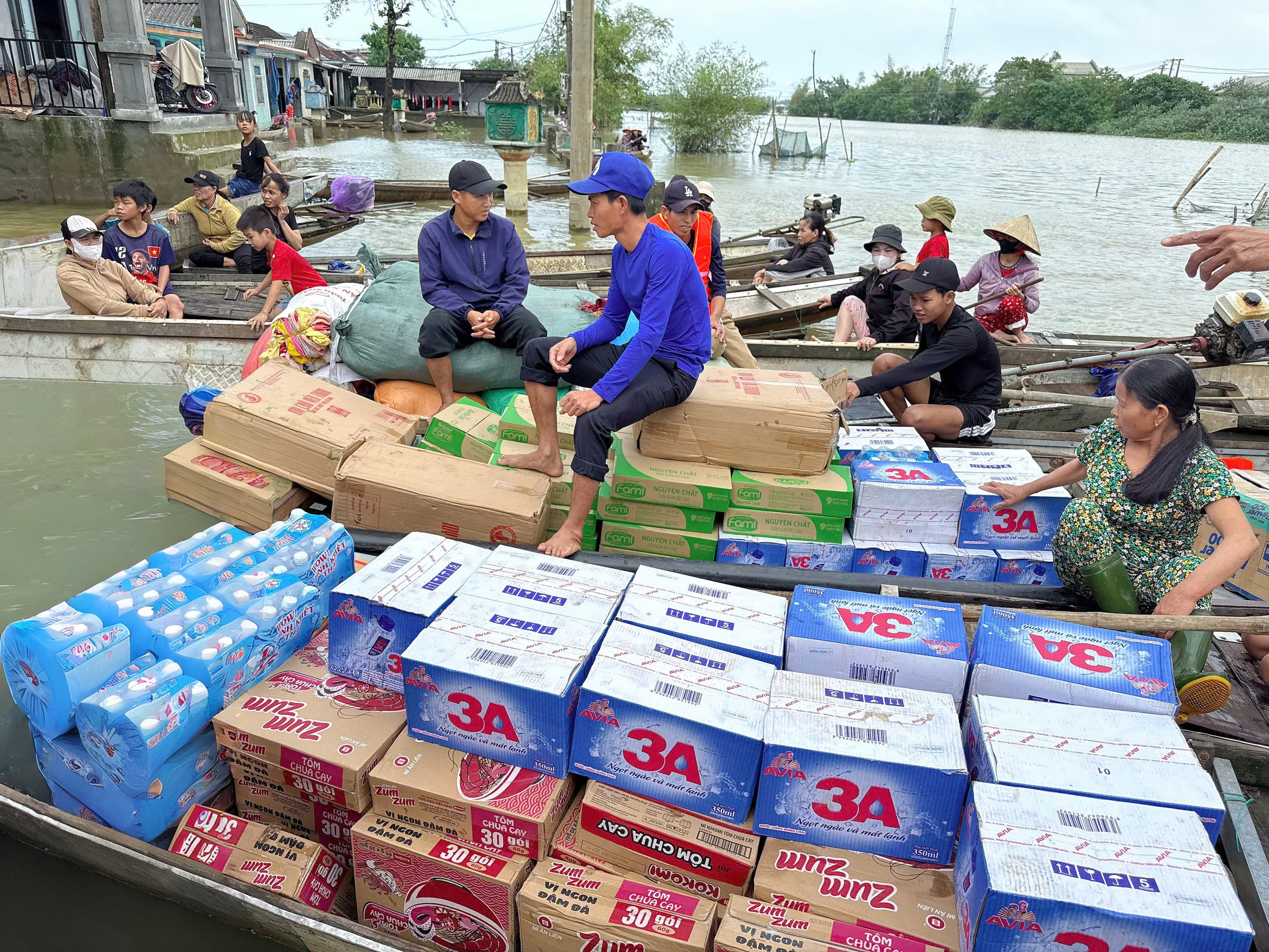 Người hơn một thập kỷ đi qua những vùng lũ và triết lí sống giản dị- Ảnh 4.