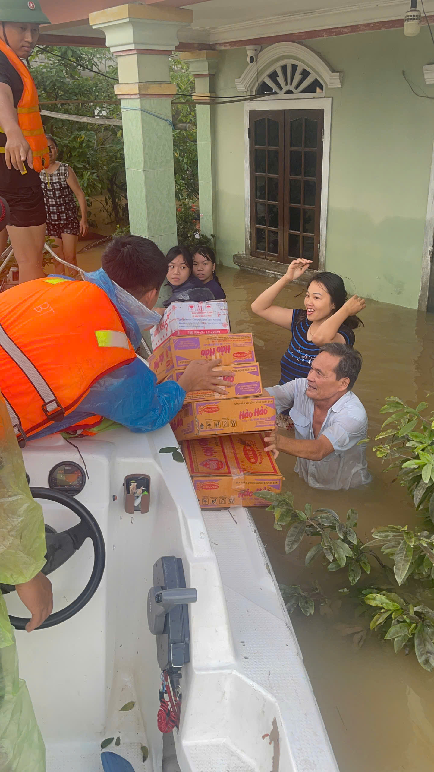 Người hơn một thập kỷ đi qua những vùng lũ và triết lí sống giản dị- Ảnh 6.