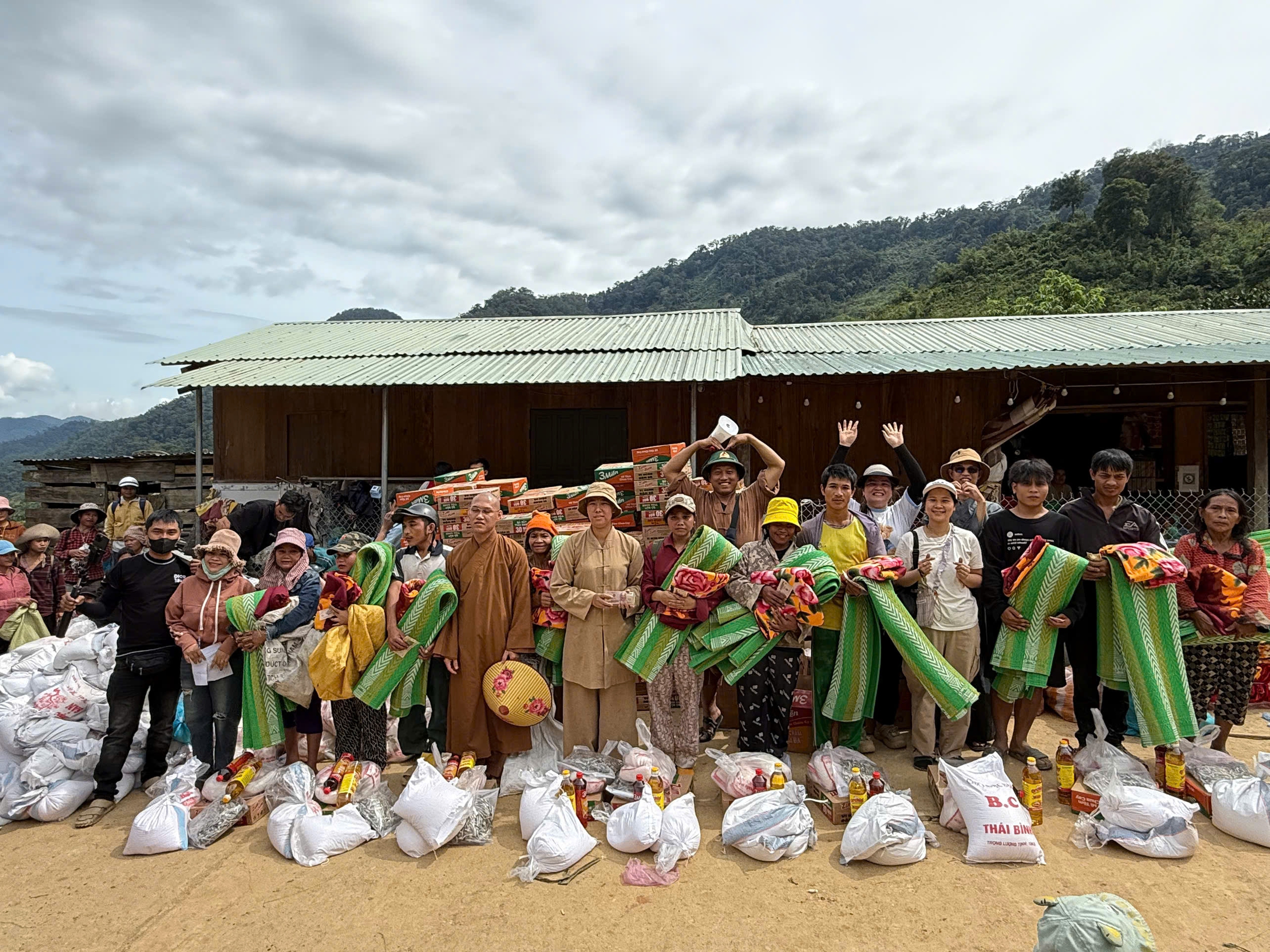 CLB Thiện nguyện trẻ Thái Bình: Lan toả tình yêu thương đến với cộng đồng- Ảnh 6. CLB Thiện nguyện trẻ Thái Bình: Lan toả tình yêu thương đến với cộng đồng- Ảnh 6.