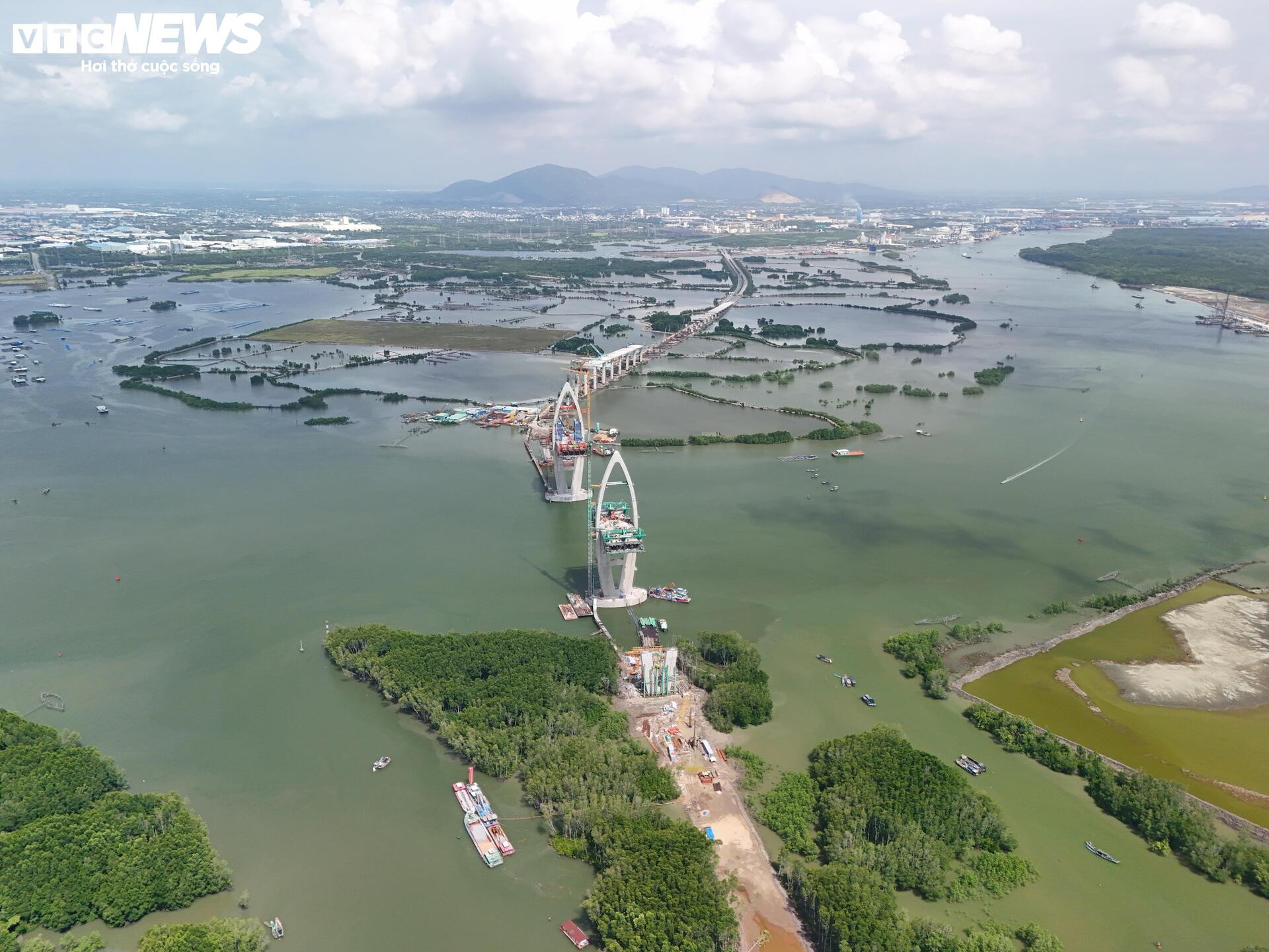 Chưa từng có: Cầu lập kỷ lục Đông Nam Á, nối 2 địa phương giàu nhất Việt Nam vượt tiến độ tới 6 tháng- Ảnh 4. Chưa từng có: Cầu lập kỷ lục Đông Nam Á, nối 2 địa phương giàu nhất Việt Nam vượt tiến độ tới 6 tháng- Ảnh 4.