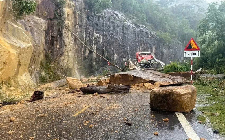 Phó Thủ tướng Hồ Quốc Dũng: Di dời dân ngay trong ngày, tuyệt đối không để xảy ra thiệt hại về người- Ảnh 15. Phó Thủ tướng Hồ Quốc Dũng: Di dời dân ngay trong ngày, tuyệt đối không để xảy ra thiệt hại về người- Ảnh 15.