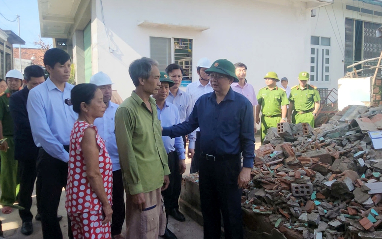 Phó Thủ tướng Hồ Quốc Dũng: Di dời dân ngay trong ngày, tuyệt đối không để xảy ra thiệt hại về người- Ảnh 10. Phó Thủ tướng Hồ Quốc Dũng: Di dời dân ngay trong ngày, tuyệt đối không để xảy ra thiệt hại về người- Ảnh 10.