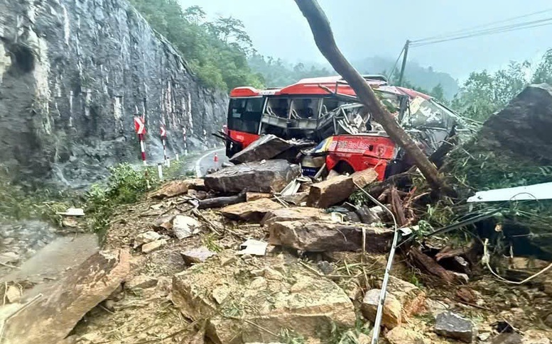 Phó Thủ tướng Hồ Quốc Dũng: Di dời dân ngay trong ngày, tuyệt đối không để xảy ra thiệt hại về người- Ảnh 16. Phó Thủ tướng Hồ Quốc Dũng: Di dời dân ngay trong ngày, tuyệt đối không để xảy ra thiệt hại về người- Ảnh 16.