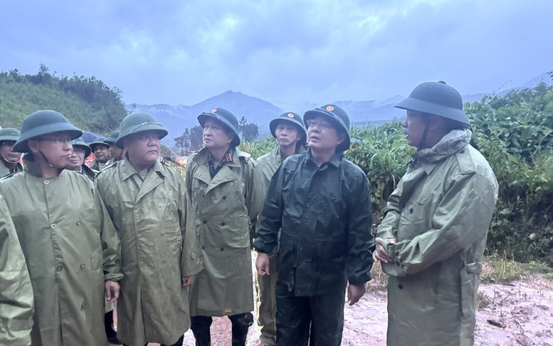 Phó Thủ tướng Hồ Quốc Dũng: Di dời dân ngay trong ngày, tuyệt đối không để xảy ra thiệt hại về người- Ảnh 6. Phó Thủ tướng Hồ Quốc Dũng: Di dời dân ngay trong ngày, tuyệt đối không để xảy ra thiệt hại về người- Ảnh 6.