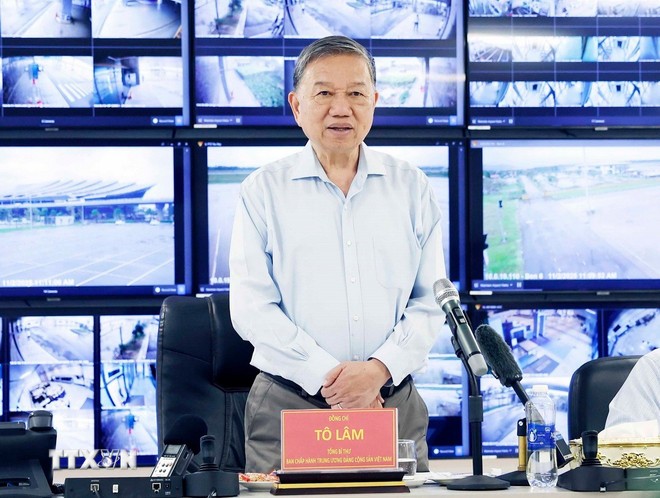 Tổng Bí thư chia sẻ về những thiệt hại do mưa lũ gây ra với người dân Huế- Ảnh 1.