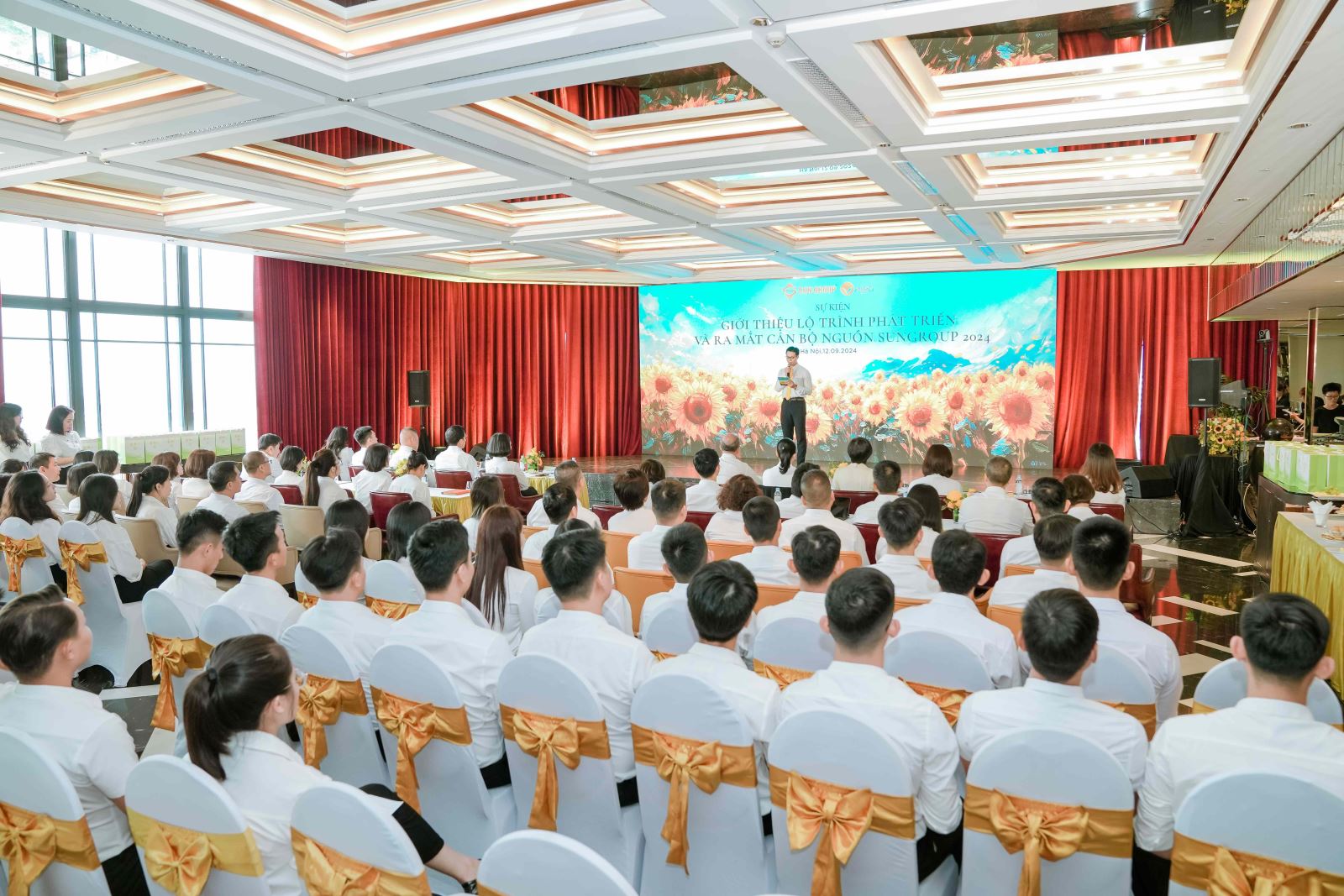 Sun Group được xướng danh Nơi làm việc tốt nhất Việt Nam 2025- Ảnh 5. Sun Group được xướng danh Nơi làm việc tốt nhất Việt Nam 2025- Ảnh 5.