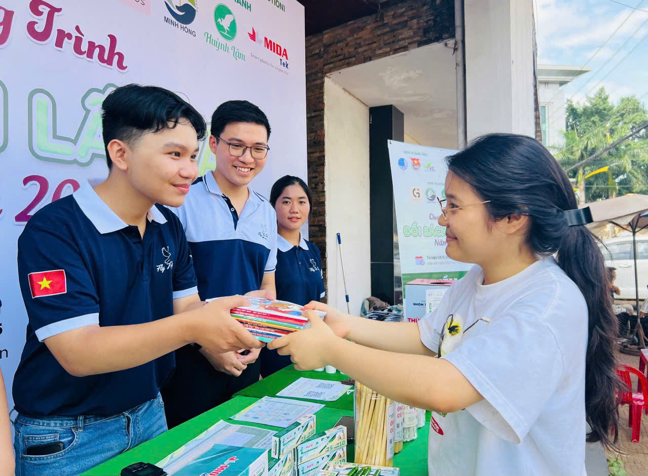 Chương trình hấp dẫn bậc nhất Việt Nam, thu hút hơn 43.000 lượt người khắp mọi miền: Sức trẻ là đây!- Ảnh 2. Chương trình hấp dẫn bậc nhất Việt Nam, thu hút hơn 43.000 lượt người khắp mọi miền: Sức trẻ là đây!- Ảnh 2.