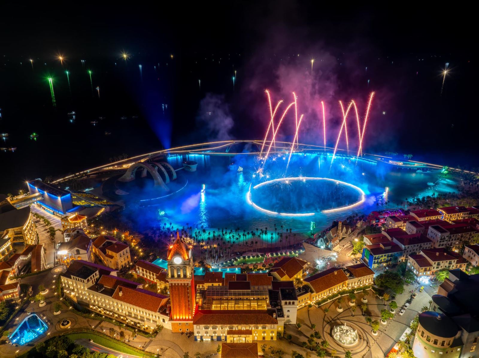 Sun Group được xướng danh Nơi làm việc tốt nhất Việt Nam 2025- Ảnh 6. Sun Group được xướng danh Nơi làm việc tốt nhất Việt Nam 2025- Ảnh 6.