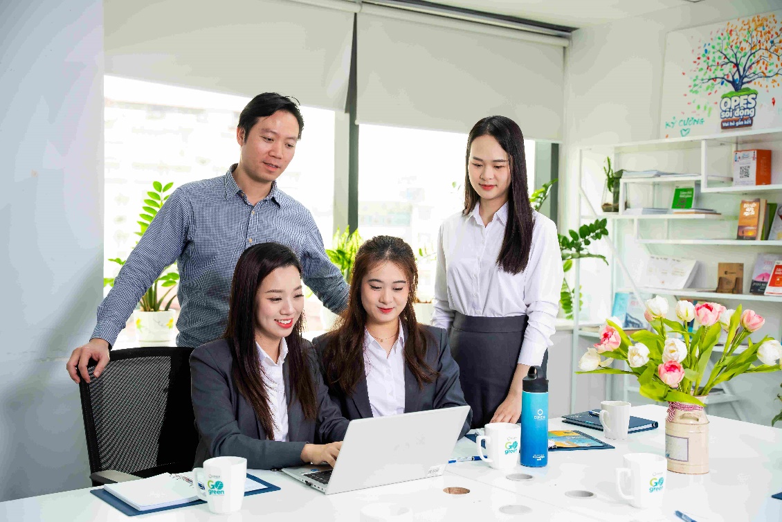 OPES lọt top 5 nơi làm việc tốt nhất Việt Nam 2025 ngành bảo hiểm do Anphabe công bố- Ảnh 2.