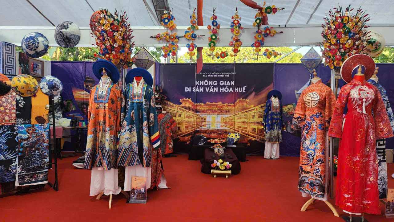 300 hình ảnh và tư liệu về di sản tham gia triển lãm “Di sản Văn hóa, danh thắng Việt Nam và sản phẩm thủ công truyền thống năm 2025”- Ảnh 8.