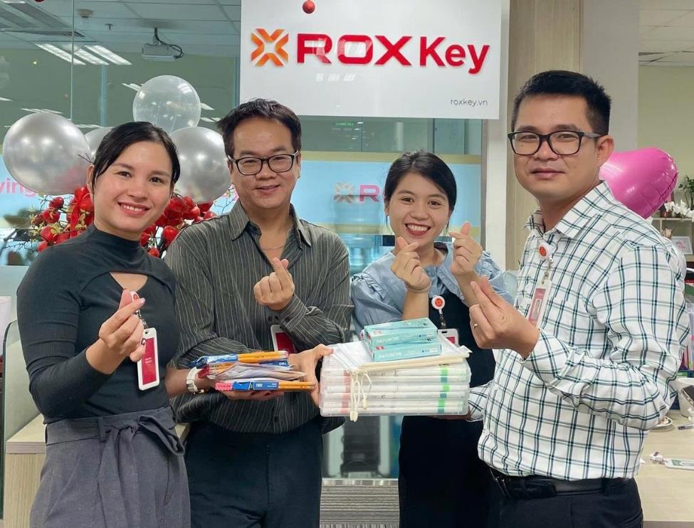 ROX Key tiếp sức đến trường tại Lào Cai, lan tỏa văn hóa sẻ chia- Ảnh 4. ROX Key tiếp sức đến trường tại Lào Cai, lan tỏa văn hóa sẻ chia- Ảnh 4.