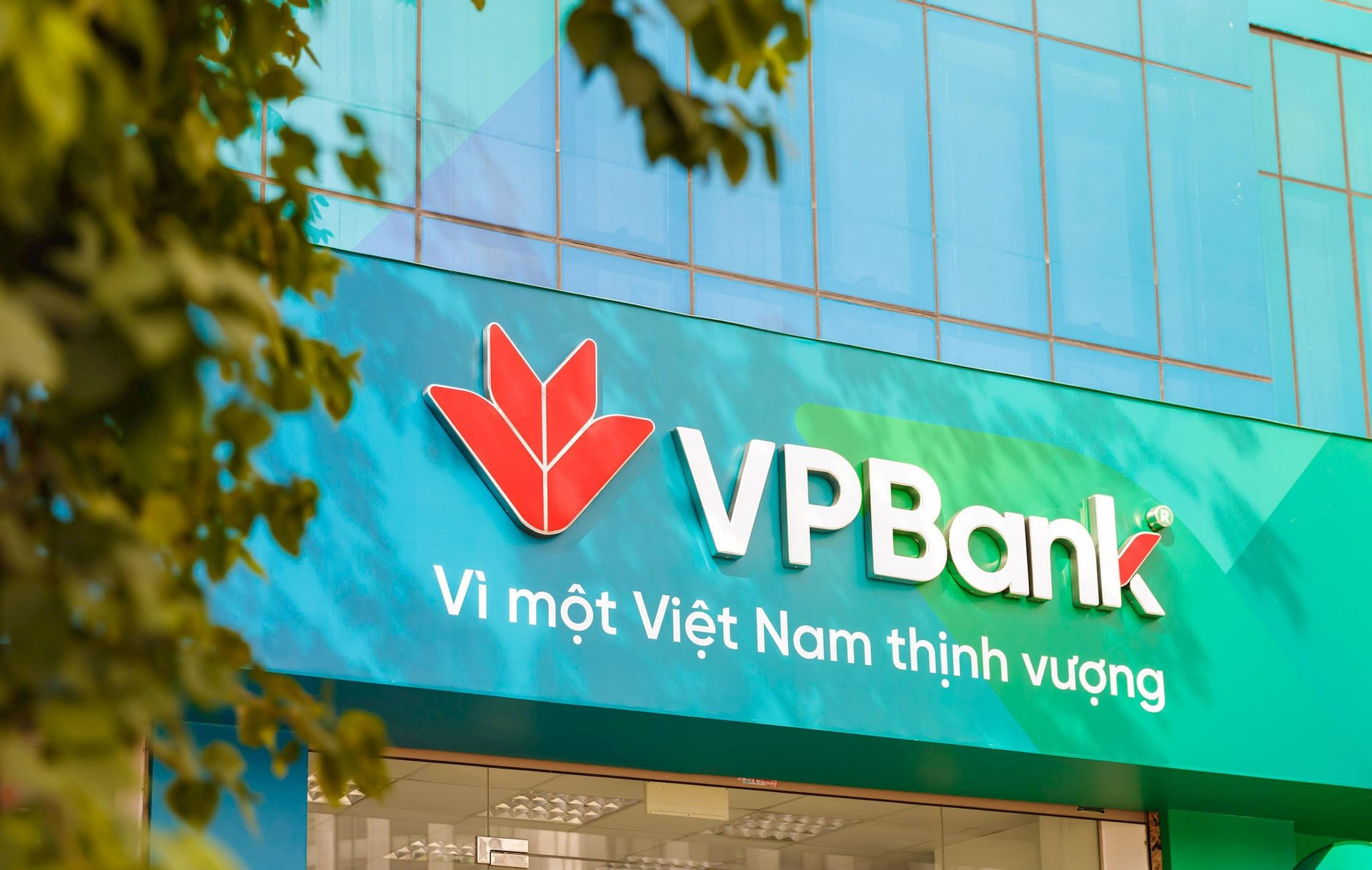 VPBank hỗ trợ lãi suất cho khách hàng ảnh hưởng bởi bão lũ tại 15 tỉnh thành- Ảnh 1.