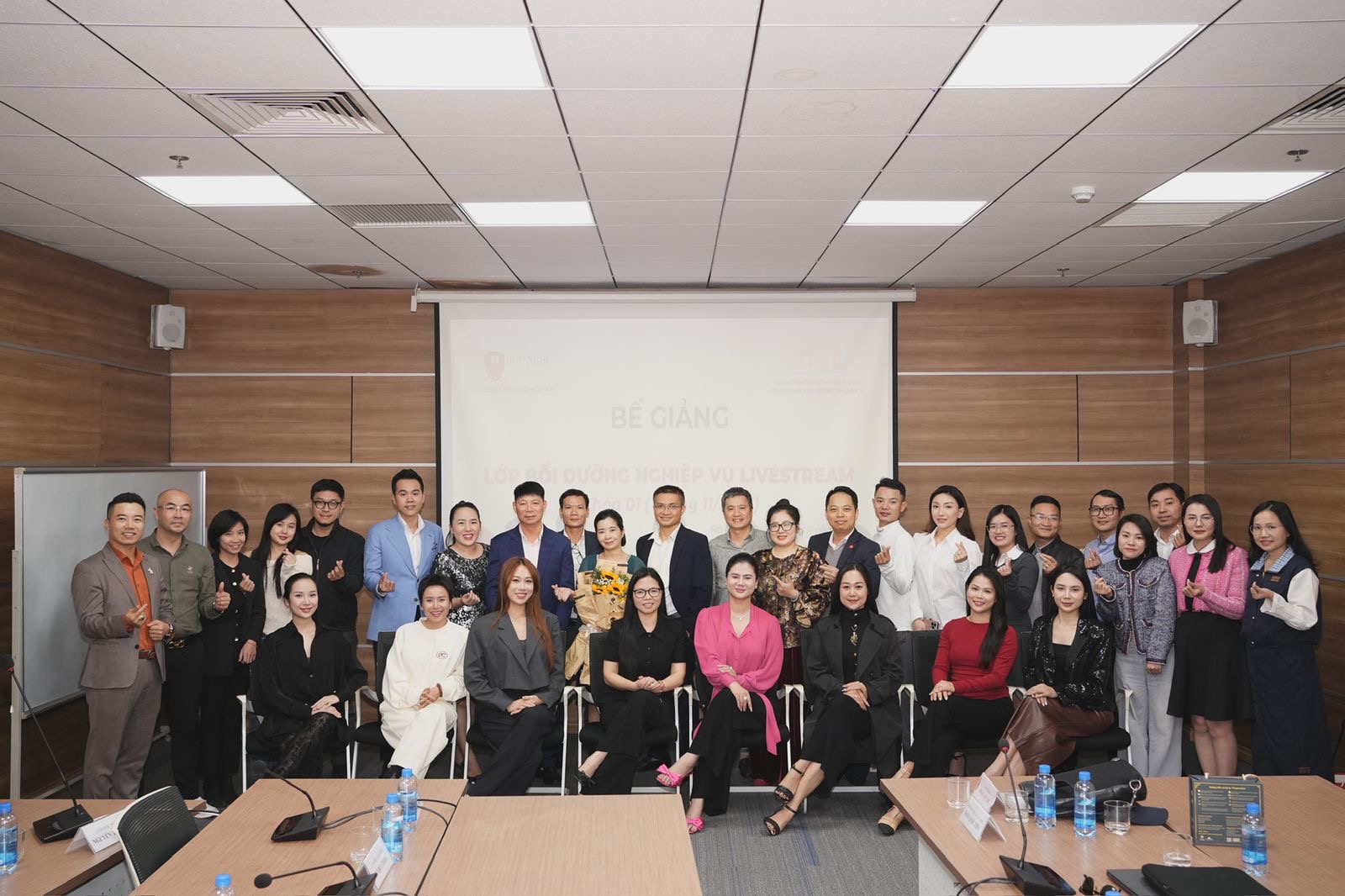 Trường CĐ Hữu Nghị: Bế giảng Lớp bồi dưỡng nghiệp vụ Livestream - Khóa 01- Ảnh 12.