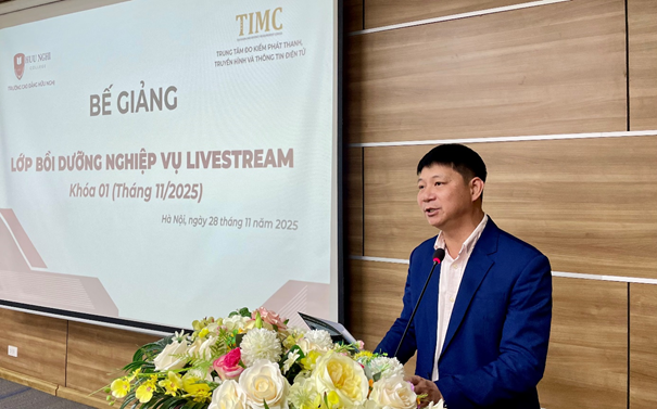 Trường CĐ Hữu Nghị: Bế giảng Lớp bồi dưỡng nghiệp vụ Livestream - Khóa 01- Ảnh 2.