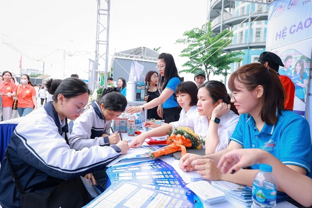 Hà Nội: Giải quyết việc làm vượt 15,71% chỉ tiêu kế hoạch năm- Ảnh 1. Hà Nội: Giải quyết việc làm vượt 15,71% chỉ tiêu kế hoạch năm- Ảnh 1.