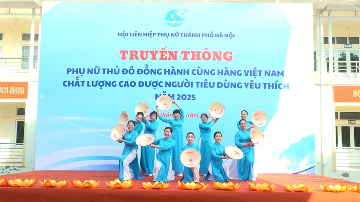 Thanh Oai: Phụ nữ Thủ đô đồng hành cùng hàng Việt Nam chất lượng cao- Ảnh 2. Thanh Oai: Phụ nữ Thủ đô đồng hành cùng hàng Việt Nam chất lượng cao- Ảnh 2.