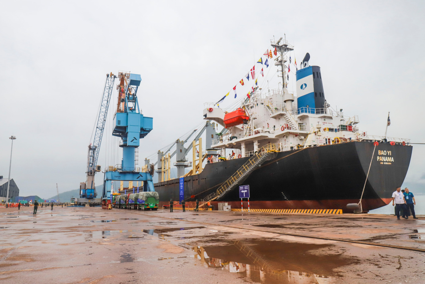 Thăm Khu kinh tế thu hút đầu tư hơn 19 tỷ USD của Việt Nam, lãnh đạo Lào ấn tượng vì điều gì?- Ảnh 2.