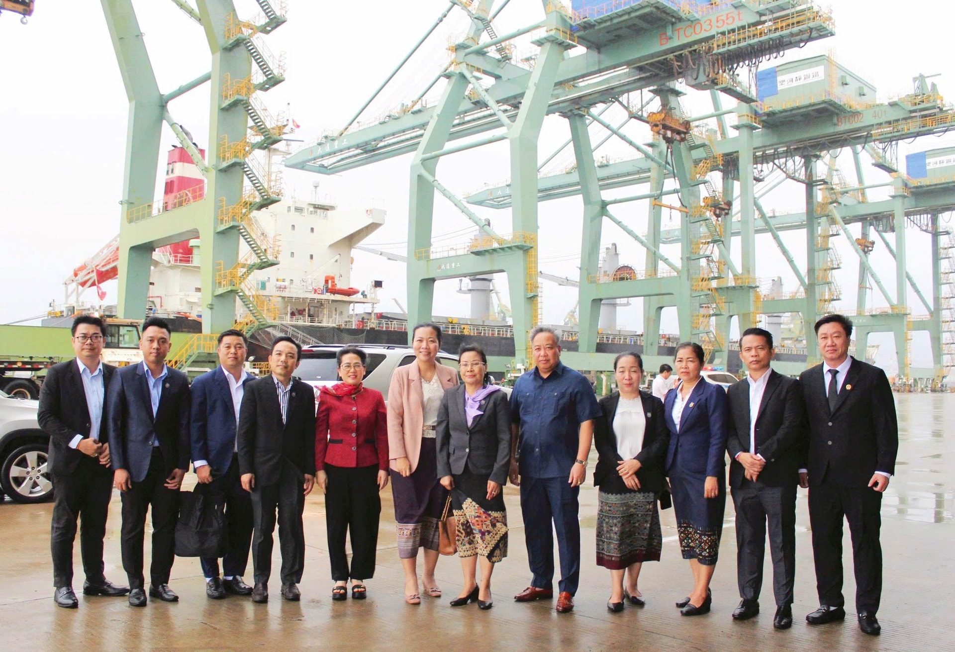 Thăm Khu kinh tế thu hút đầu tư hơn 19 tỷ USD của Việt Nam, lãnh đạo Lào ấn tượng vì điều gì?- Ảnh 3.