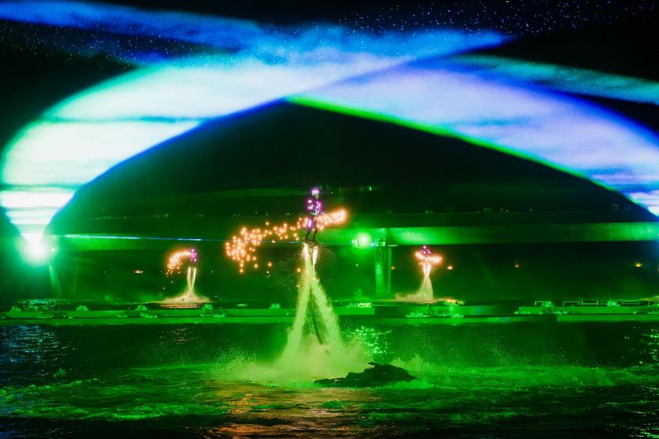 Du khách ngỡ ngàng: Phú Quốc là hòn đảo duy nhất thế giới có hai màn pháo hoa mỗi tối- Ảnh 2. Du khách ngỡ ngàng: Phú Quốc là hòn đảo duy nhất thế giới có hai màn pháo hoa mỗi tối- Ảnh 2.