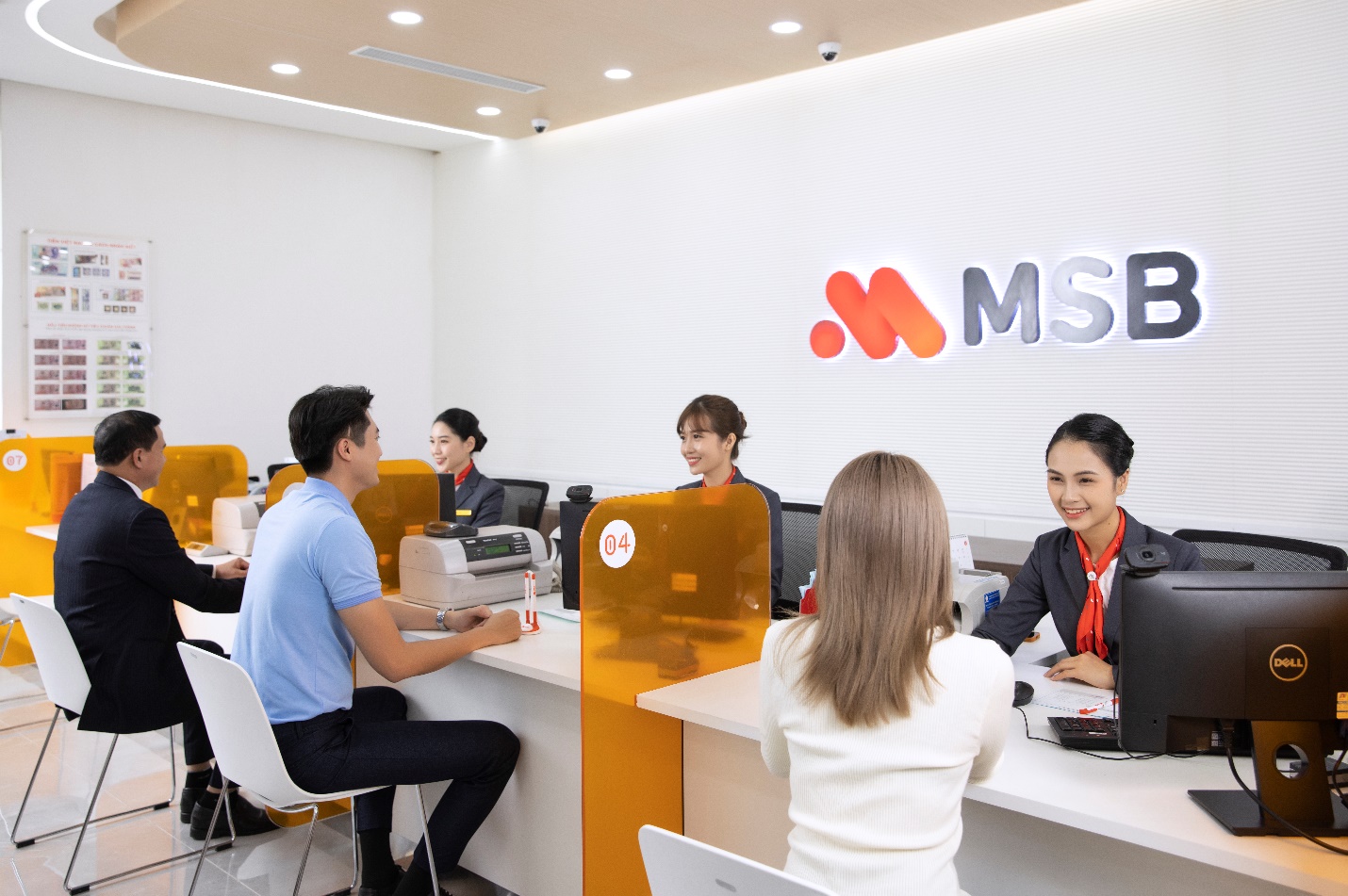 Trải nghiệm nghiệp vụ: Khoảng cách từ giảng đường đến nhà băng- Ảnh 1. Trải nghiệm nghiệp vụ: Khoảng cách từ giảng đường đến nhà băng- Ảnh 1.