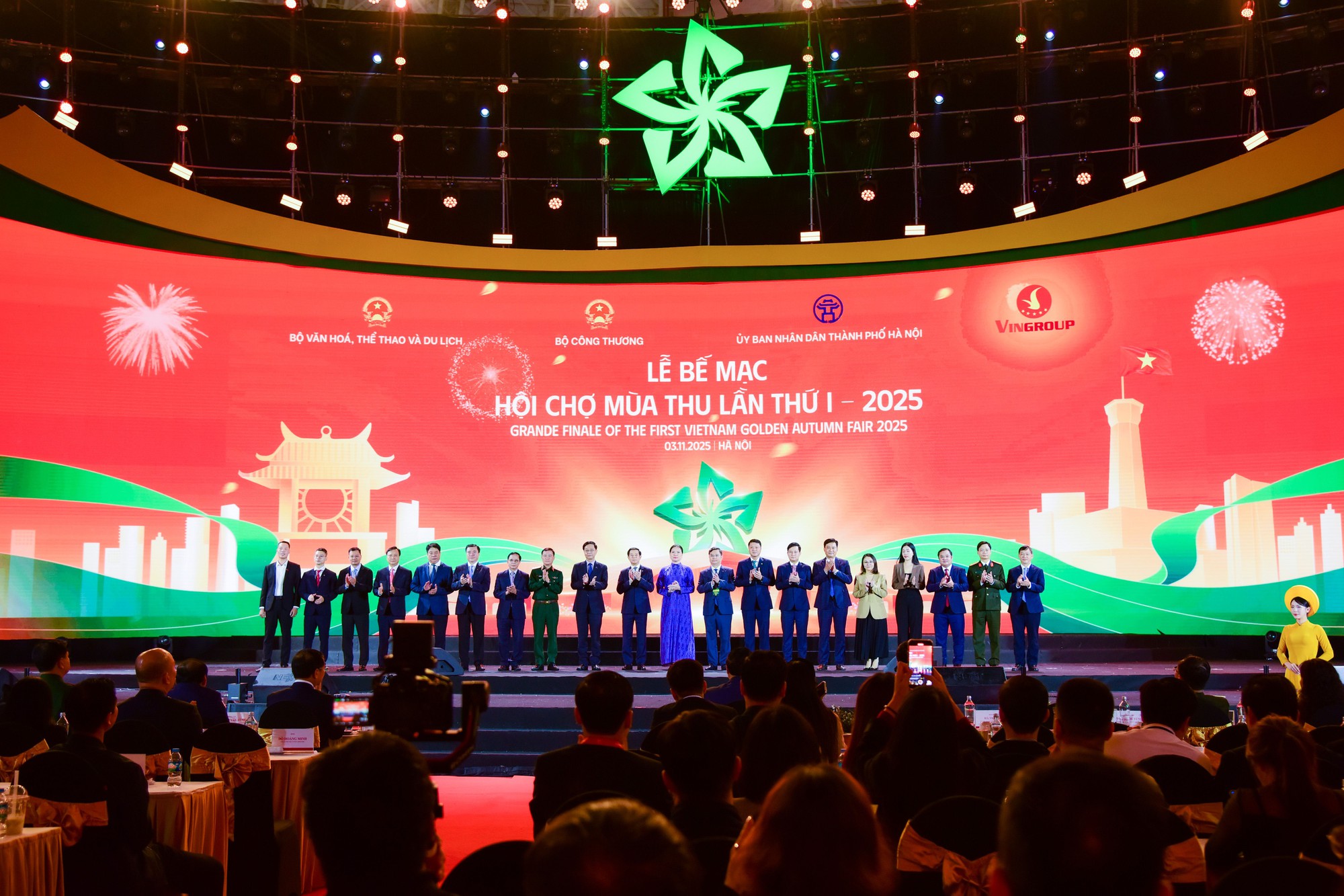 VietinBank ủng hộ 10 tỷ đồng hỗ trợ đồng bào bị thiệt hại do bão lũ- Ảnh 2. IMG_256