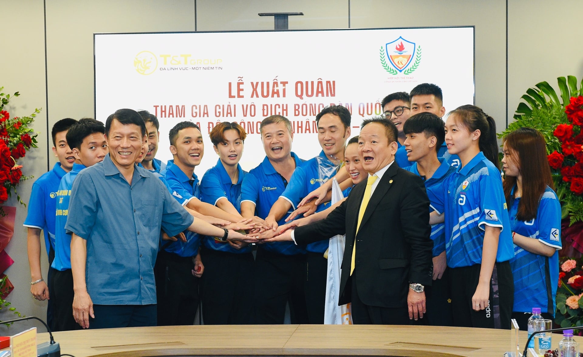 Từ Hà Nội T&T đến CAND - T&T: Hành trình 18 năm bóng bàn của bầu Hiển- Ảnh 4. Từ Hà Nội T&T đến CAND - T&T: Hành trình 18 năm bóng bàn của bầu Hiển- Ảnh 4.