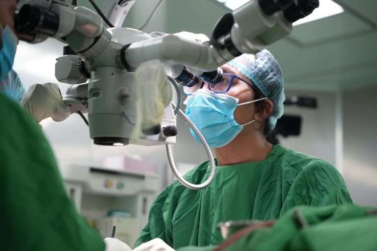 Bệnh viện Đa khoa Thái Bình: Vi phẫu thành công “biến” xương chân thành xương hàm- Ảnh 6.