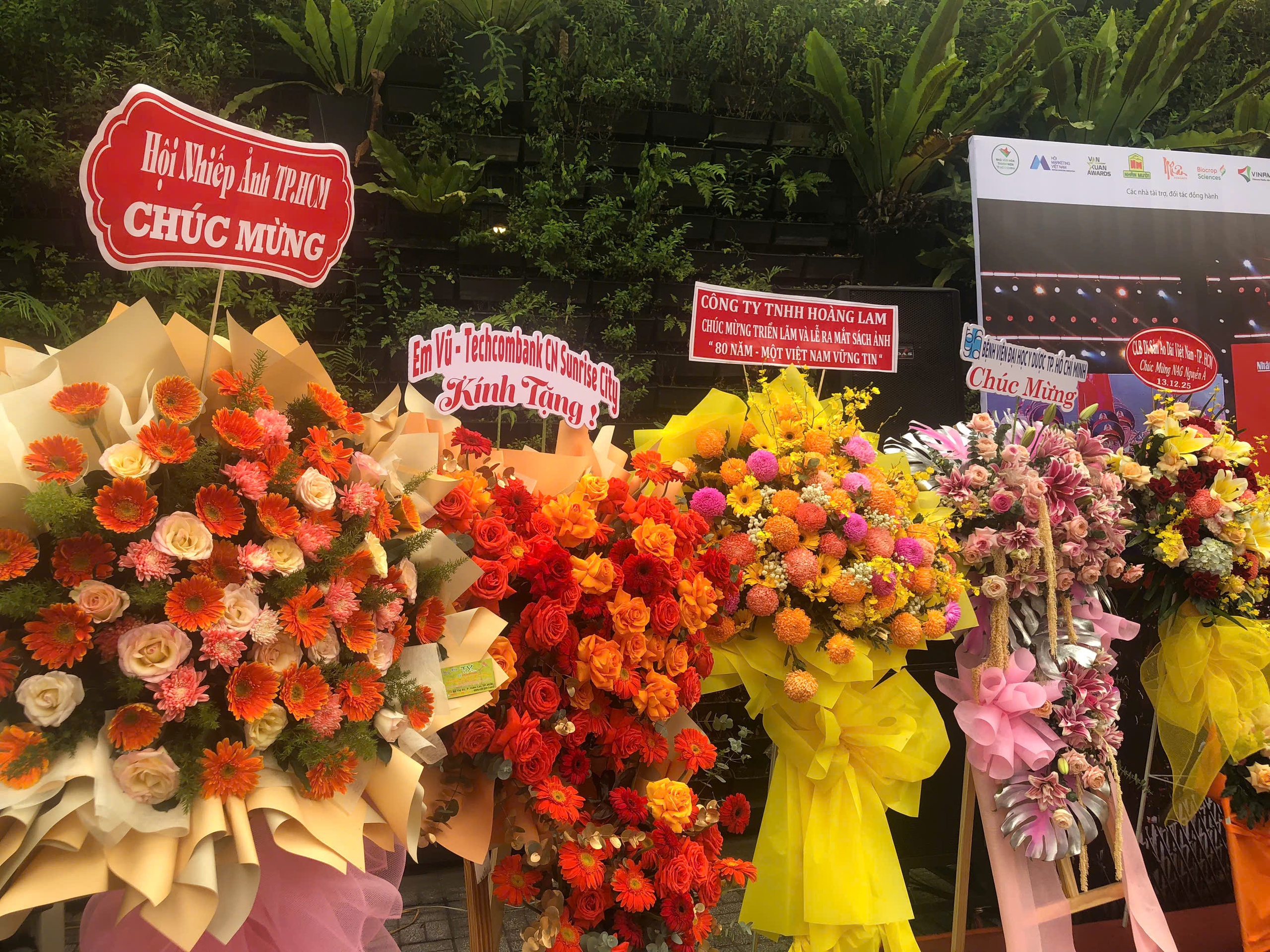 Ra mắt sách ảnh “80 năm, một Việt Nam vững tin” của nghệ sĩ nhiếp ảnh Nguyễn Á- Ảnh 7. Ra mắt sách ảnh “80 năm, một Việt Nam vững tin” của nghệ sĩ nhiếp ảnh Nguyễn Á- Ảnh 7.