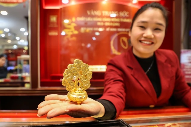 Giá vàng hôm nay 15/12: Duy trì ở mức cao kỷ lục- Ảnh 1.