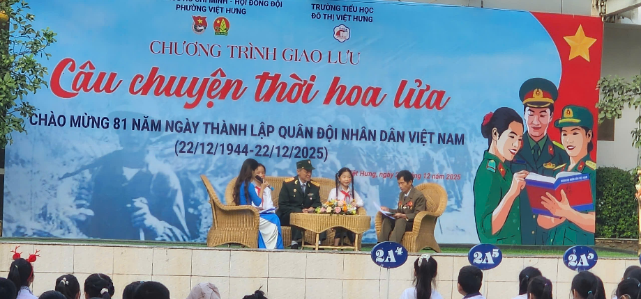 Giao lưu “Câu chuyện thời hoa lửa” chào mừng Ngày thành lập Quân đội Nhân dân Việt Nam- Ảnh 2.