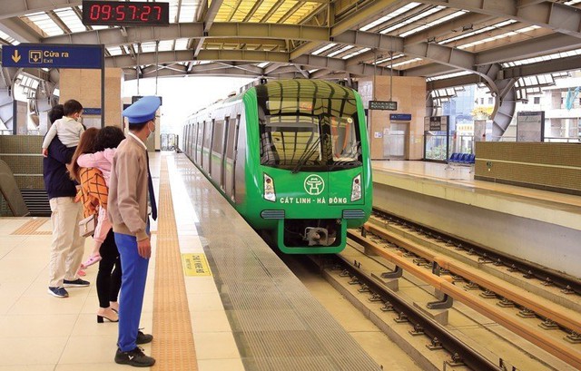 Hà Nội: Xe buýt, tàu điện sẵn sàng phục vụ hành khách dịp nghỉ Tết Dương lịch 2026- Ảnh 1.